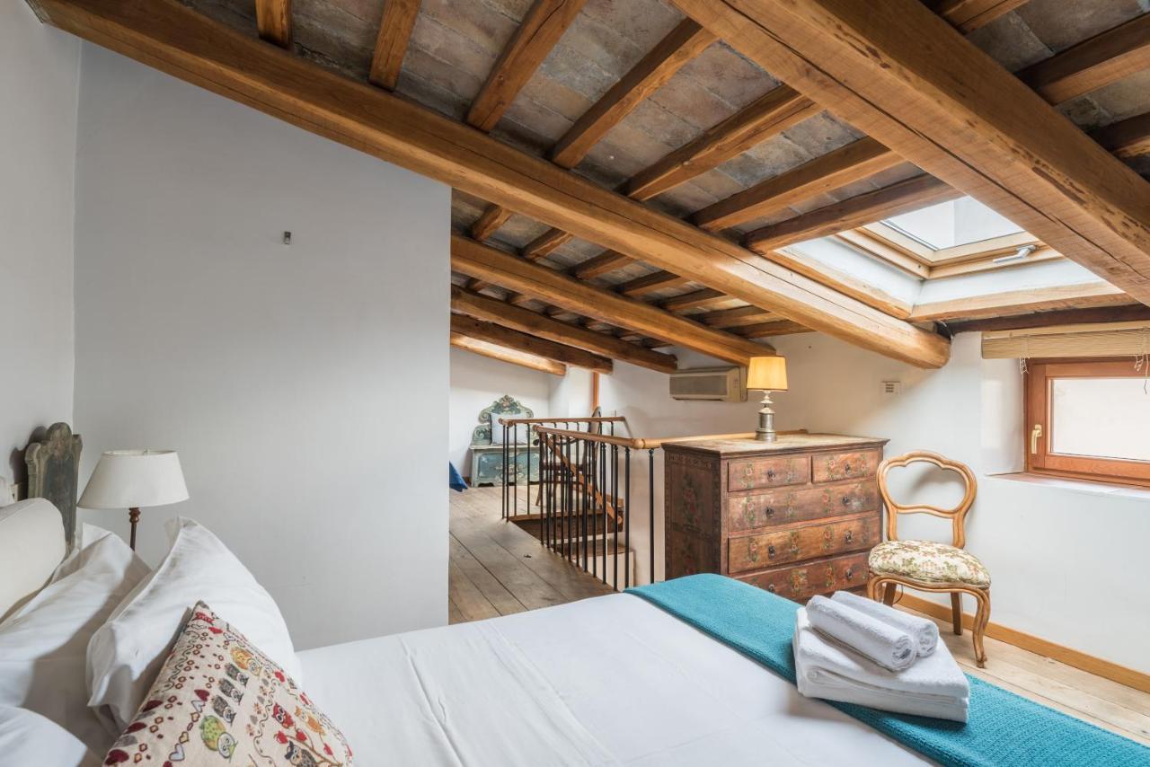 Cozy Wooden Apt In Piazza Navona Apartman Róma Kültér fotó