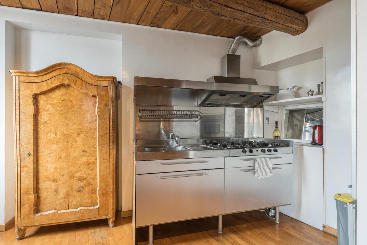 Cozy Wooden Apt In Piazza Navona Apartman Róma Kültér fotó