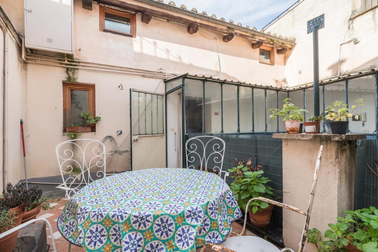 Cozy Wooden Apt In Piazza Navona Apartman Róma Kültér fotó