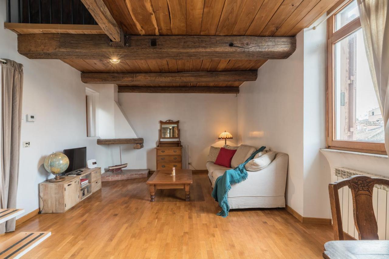 Cozy Wooden Apt In Piazza Navona Apartman Róma Kültér fotó